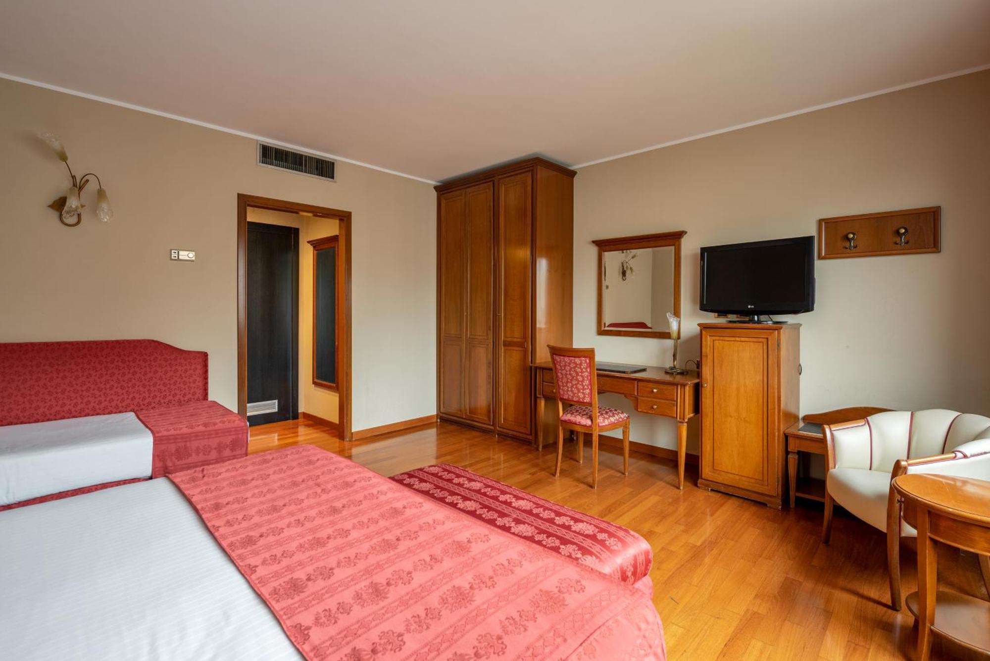 Triple Room,1274666425:JPEG