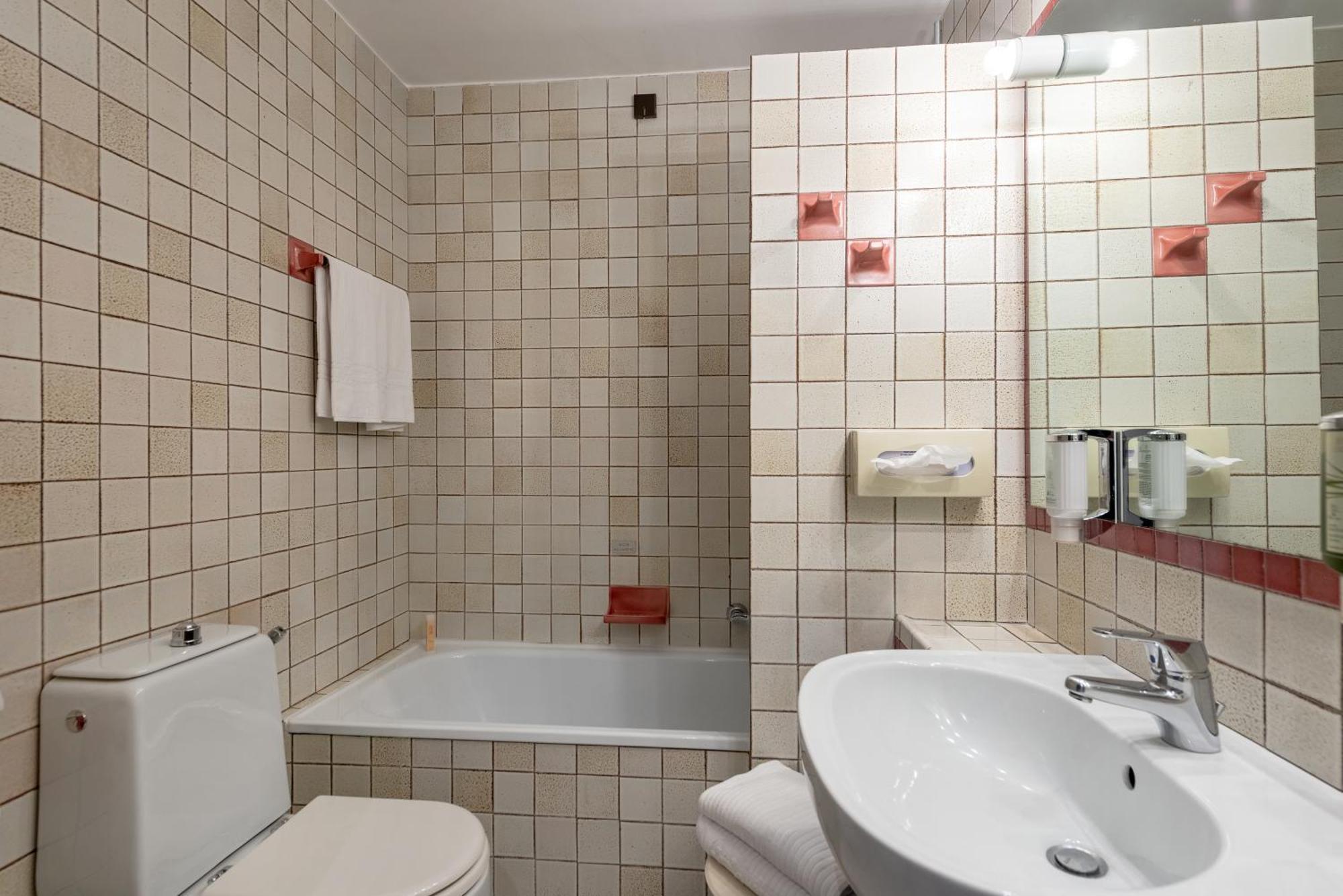 Quadruple Room,1274666563:JPEG