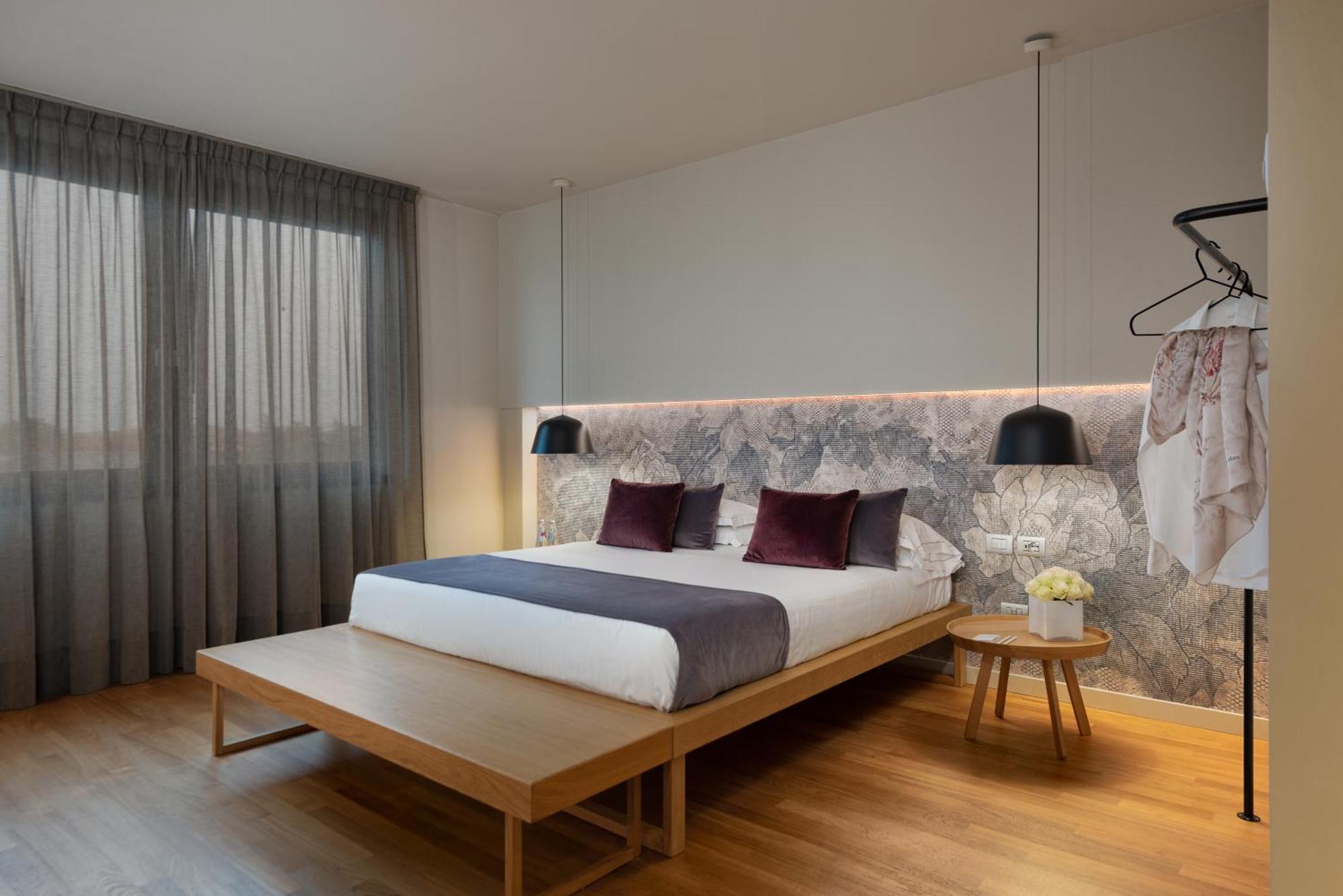 Junior Suite with Shower,1274666737:JPEG