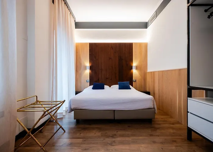 Hotel Ping Pong: Hotel Italia